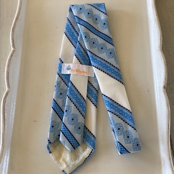 Vintage Sir Winston Blue and White Old School Necktie - Picture 4 of 7